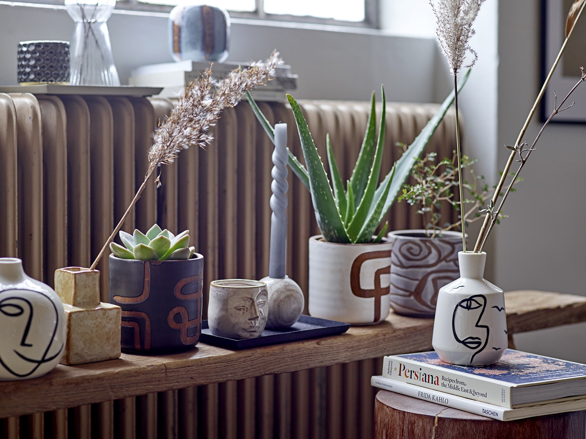 Line Art Face Vase — Handmade Ceramic Decoration